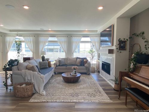 22275 45th Ave, Denver, CO 80019-8080