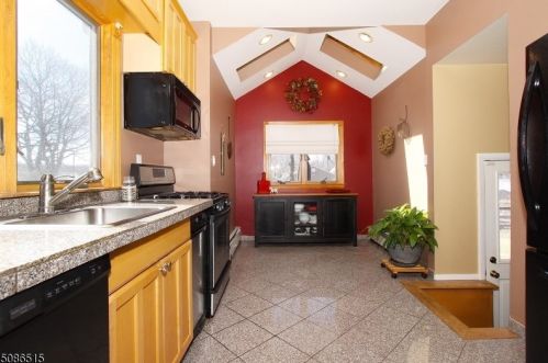 15 Bassett Ave, Dover, NJ 07803-3116