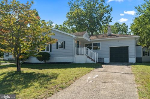 11 Ginsburg Ln, Browns Mills, NJ 08015-5911