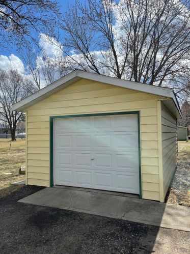 363 Mill St, Paynesville, MN 56362-1434