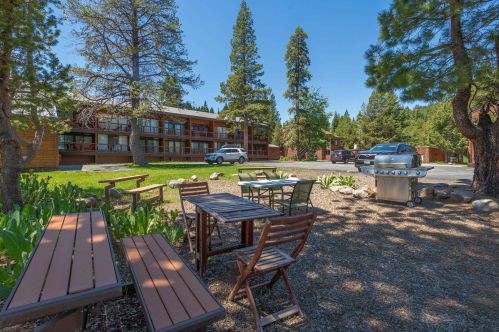 11589 Snowpeak Way, Truckee, CA 96161-7093