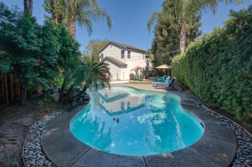 9493 Lockford Ct, Elk Grove, CA 95624-6037