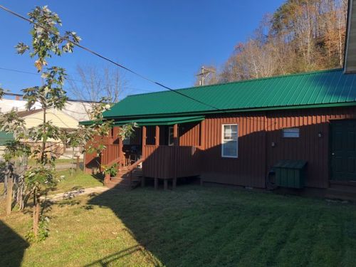 5 Charles St, Gilmer, WV 26351-1064