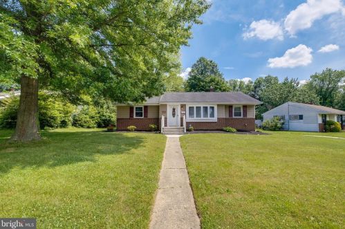 705 Catalina Dr, Somerdale, NJ 08083-1913