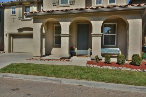 441 San Pietro Ln, Lodi, CA 95240-8903