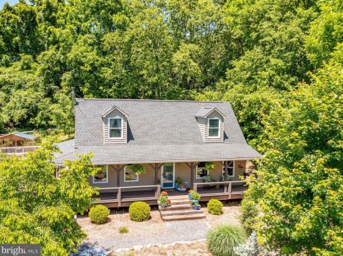 651 Stratford Ln, Charles Town, WV 25414-4714