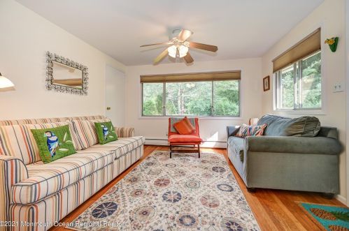 5 Swallow St, Lakehurst, NJ 08759-5347