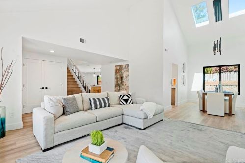 2140 Vuelta Ct, Carlsbad, CA 92009-8532