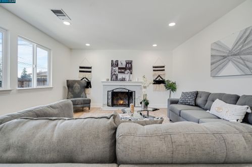 3571 Cardinal Dr, Concord, CA 94520-1501