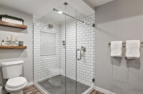 6374 Kewaunee Way, Aurora CO 80016-4310 exterior