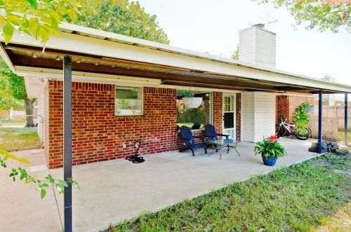 832 Mustang Dr, Fort Worth TX  76179-2043 exterior