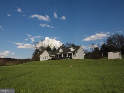 234 Grapevine Ln, Upper Tract, WV 26866-8582