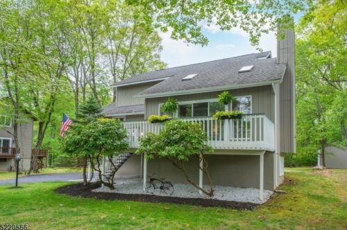 52 Lynn Dr, Andover, NJ 07821-3504