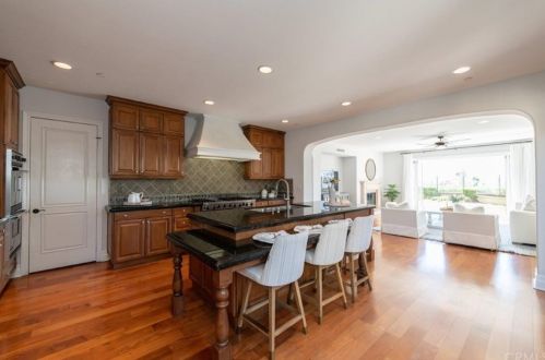 37 Blue Smt, Irvine CA  92603-0168 exterior