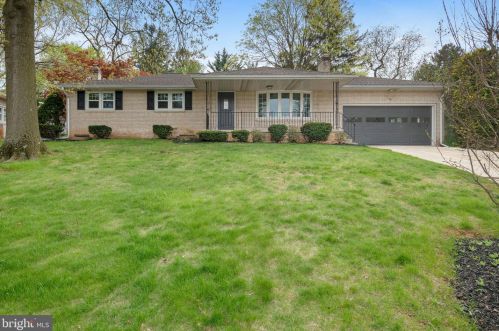 2012 White St, York, PA 17404-5238