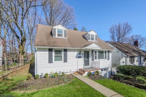 9 Carolina Ave, Town Center, NJ 07052-1804