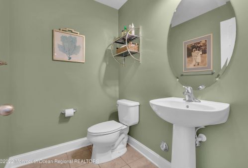 333 Princeton Ct, Tinton Falls NJ  07702-4058 exterior