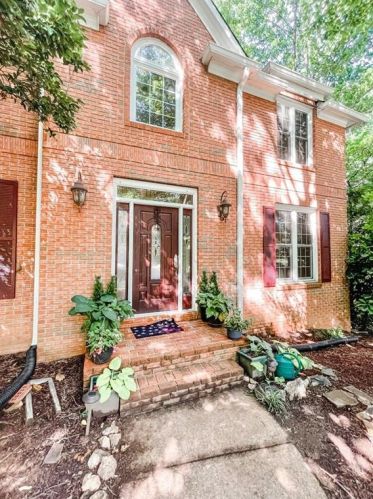 1184 Arborhill Dr, Holly Springs, GA 30189-6825