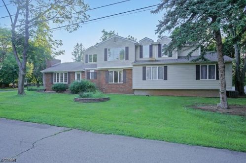 2 4th Pl, Piscataway, NJ 08854-3620