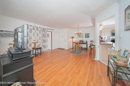 62 Manchester Ct, Tinton Falls NJ  07701-5496 exterior