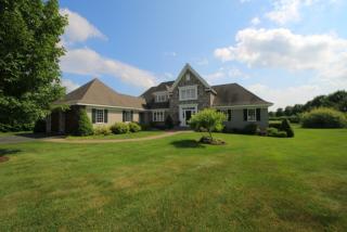 2 Kentwood Ct, Waterbury, CT 06762-3338