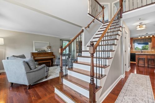 901 Hartfield Dr, North Aurora, IL 60542-9072