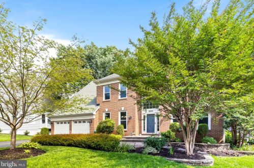 8006 Middlewood Pl, Springfield VA  22153-1928 exterior