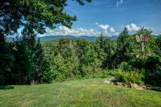 557 Puett Cove Cir, Marble, NC 28905-8846