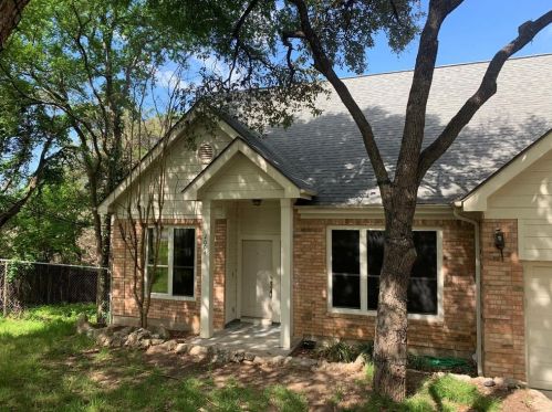 2004 Casa Grande Dr, Austin TX  78733-1609 exterior