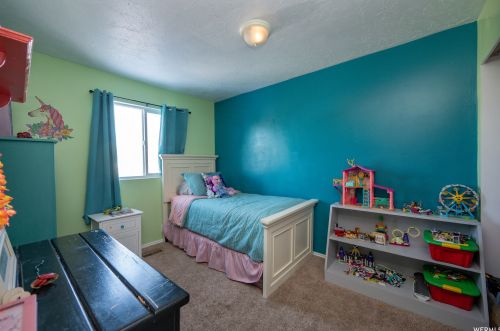 1367 Little Crk Dr, Taylorsville UT 84088-6544 exterior