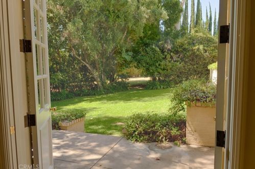 1628 La Loma Dr, Santa Ana CA 92705-3078 exterior