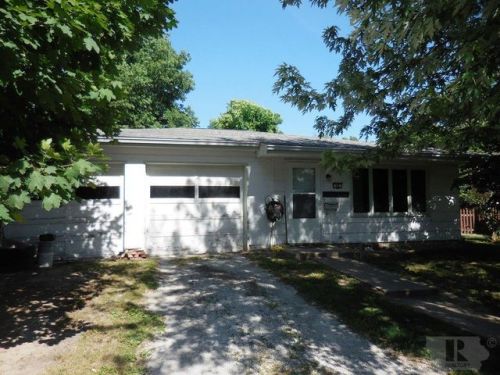 60 9th St, Hamilton, IL 62341-1404