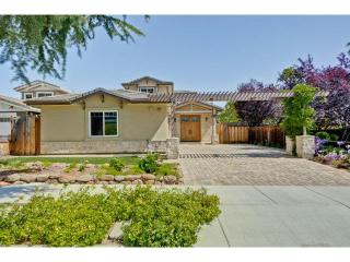 21871 Dolores Ave, Cupertino, CA 95014-2801