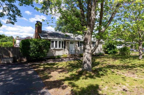8 Woodgate St, Nashua, NH 03063-3653