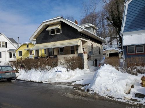 43 Ashmun St, Waterbury, CT 06705-2602