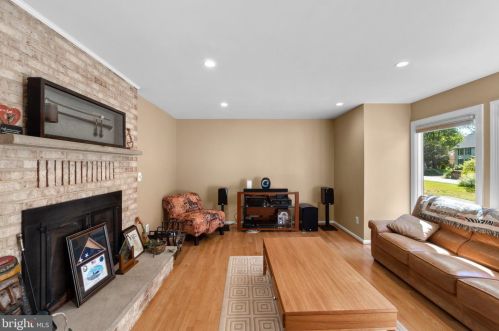 15025 Snowden Dr, Silver Spring MD 20905-5663 exterior