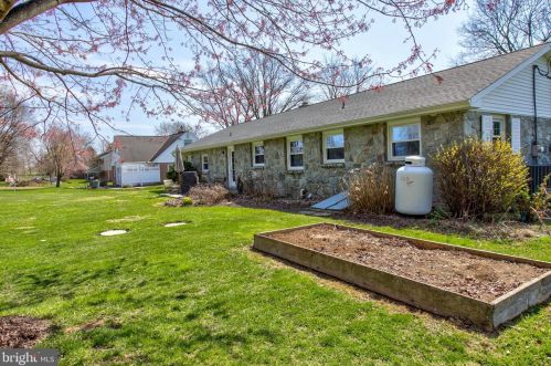 1853 Rockvale Rd, Lancaster PA  17602-1315 exterior