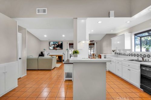 8569 Woodford Way, Riverside, CA 92504-2900