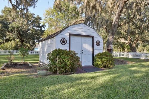 638 Wagon Wheel Trl, Angleton TX 77515-2733 exterior