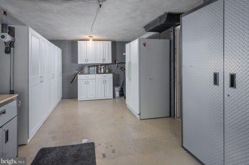 1213 Oakwood Rd, Tavistock NJ exterior