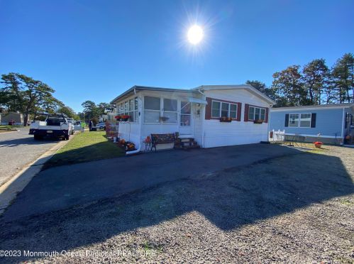 57 Woodchuck Pkwy, Lakehurst, NJ 08759-3652