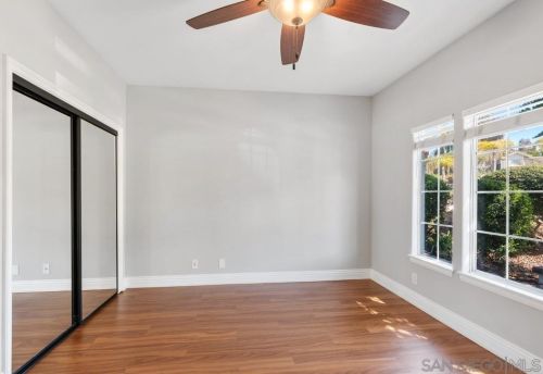 1597 Parkview Dr, Vista CA  92081-8750 exterior