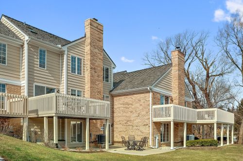 1365 Shire Cir, Palatine IL  60067-4729 exterior