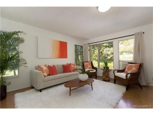 564 Hahaione St, Honolulu HI  96825-1413 exterior