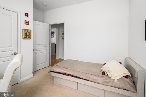 225 Sparrow Dr, Trenton NJ 08690-2464 exterior