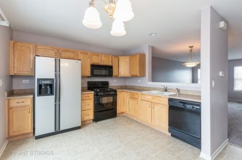 1236 Derry Ln, Pingree Grove IL  60140-9122 exterior