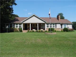 144 Old Jackson Hwy, Leoma, TN 38468-5369