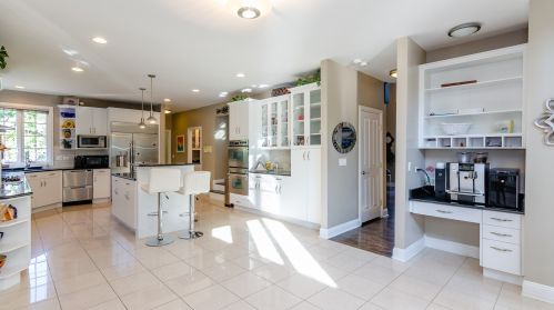 6919 Fieldstone Dr, Willowbrook IL  60527-5295 exterior