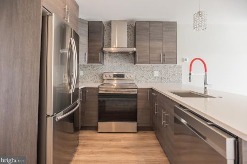 1517 9th St, Philadelphia, PA 19147-6426