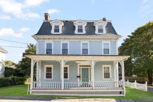 9 Covell St, Middletown, RI 02840-2532